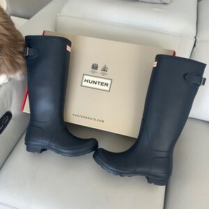 NEW!!!!! NEVER BEEN WORN!! Hunter Navy - BACK ADJUSTABLE Tall Womens 7